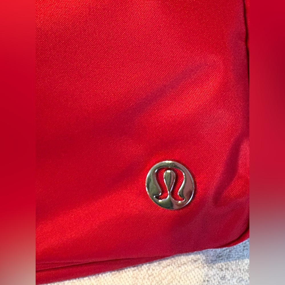 Lululemon Everywhere Belt Bag University of Alabama Script A logo - Picture 3 of 8